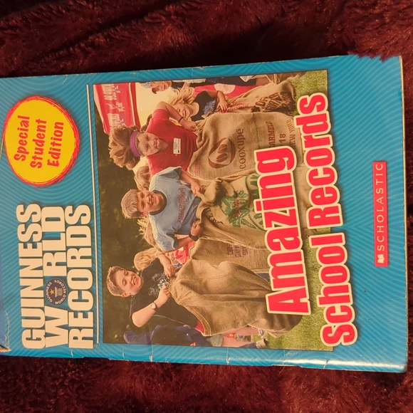 Scooby-Doo! Book Bundle of 8 Mysteries Plus bonus book of Student World Records! - Picture 15 of 16